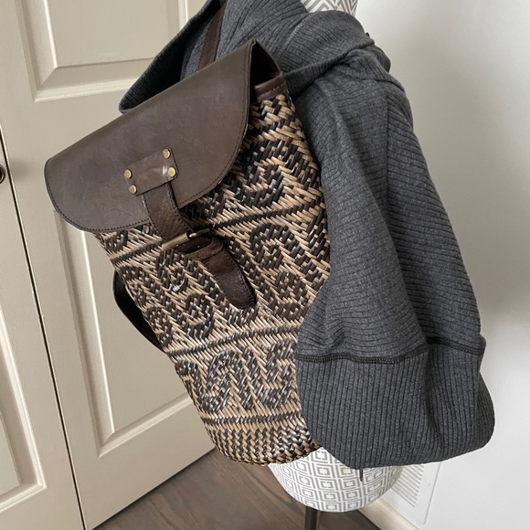 Gorgeous rattan straw leaf tribal backpack - Picture 8 of 8